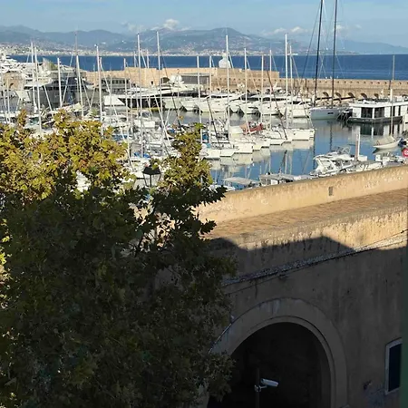 Les Terrasses Du Port Apartman *